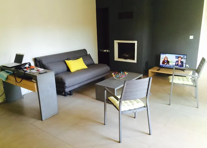 Hébergement de vacances Maison 3 à 200 M De La *