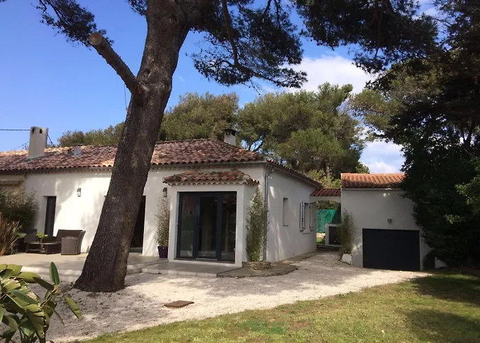 Hébergement de vacances Maison 3 à 200 M De La *