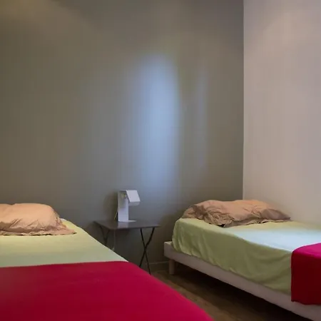 Maison 3 A 200 M De La بيت للعطل *
